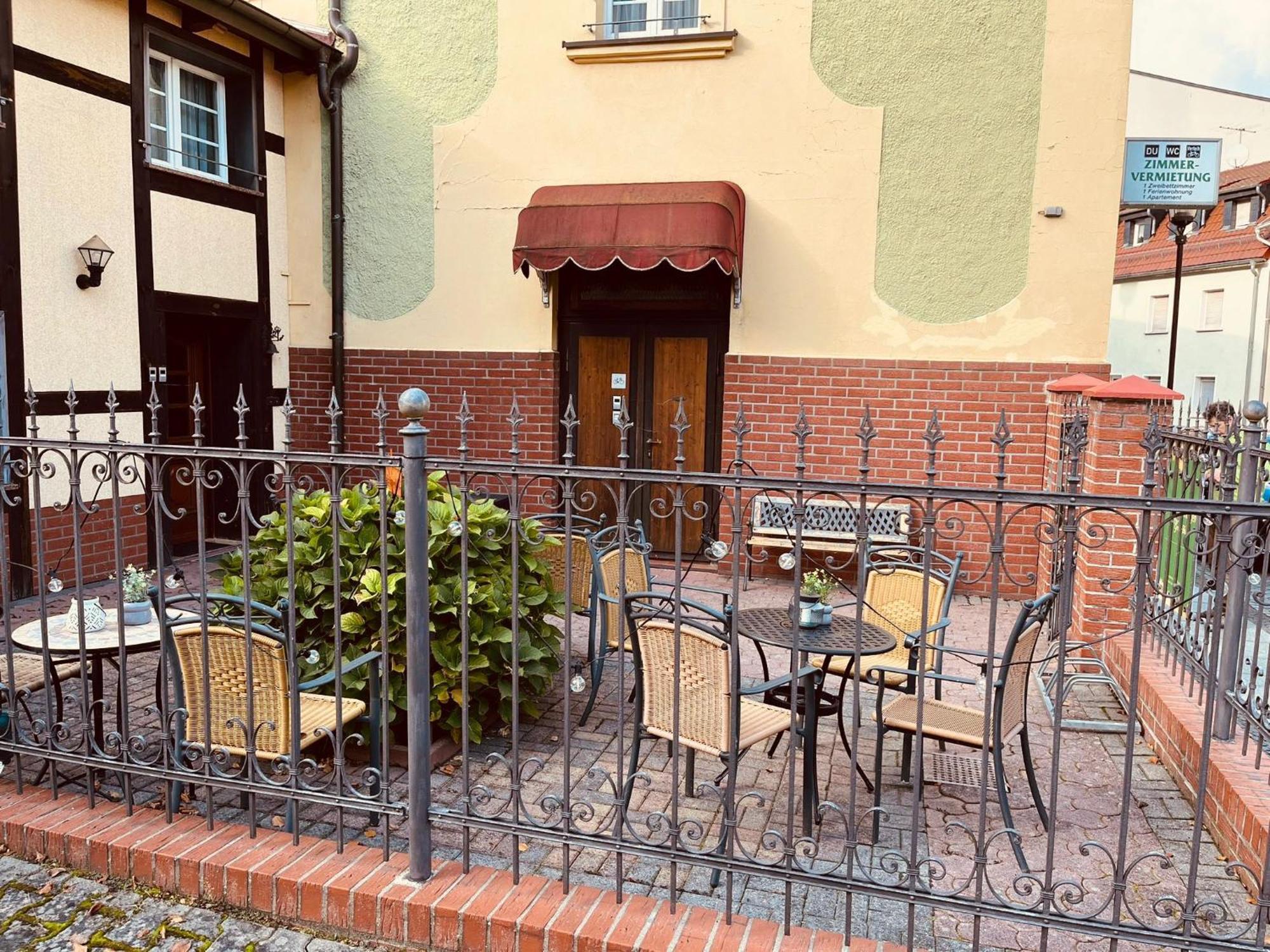 Apartment Gruener Fuerst Mit Sitzecke Im Innenhof & Naehe Park & Erdgeschoss Bad Muskau Esterno foto